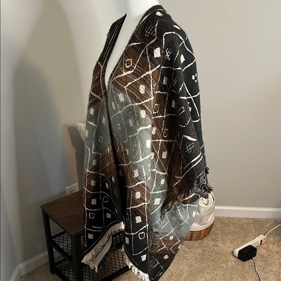 Frye Ruana Open Front Poncho - Picture 6 of 8